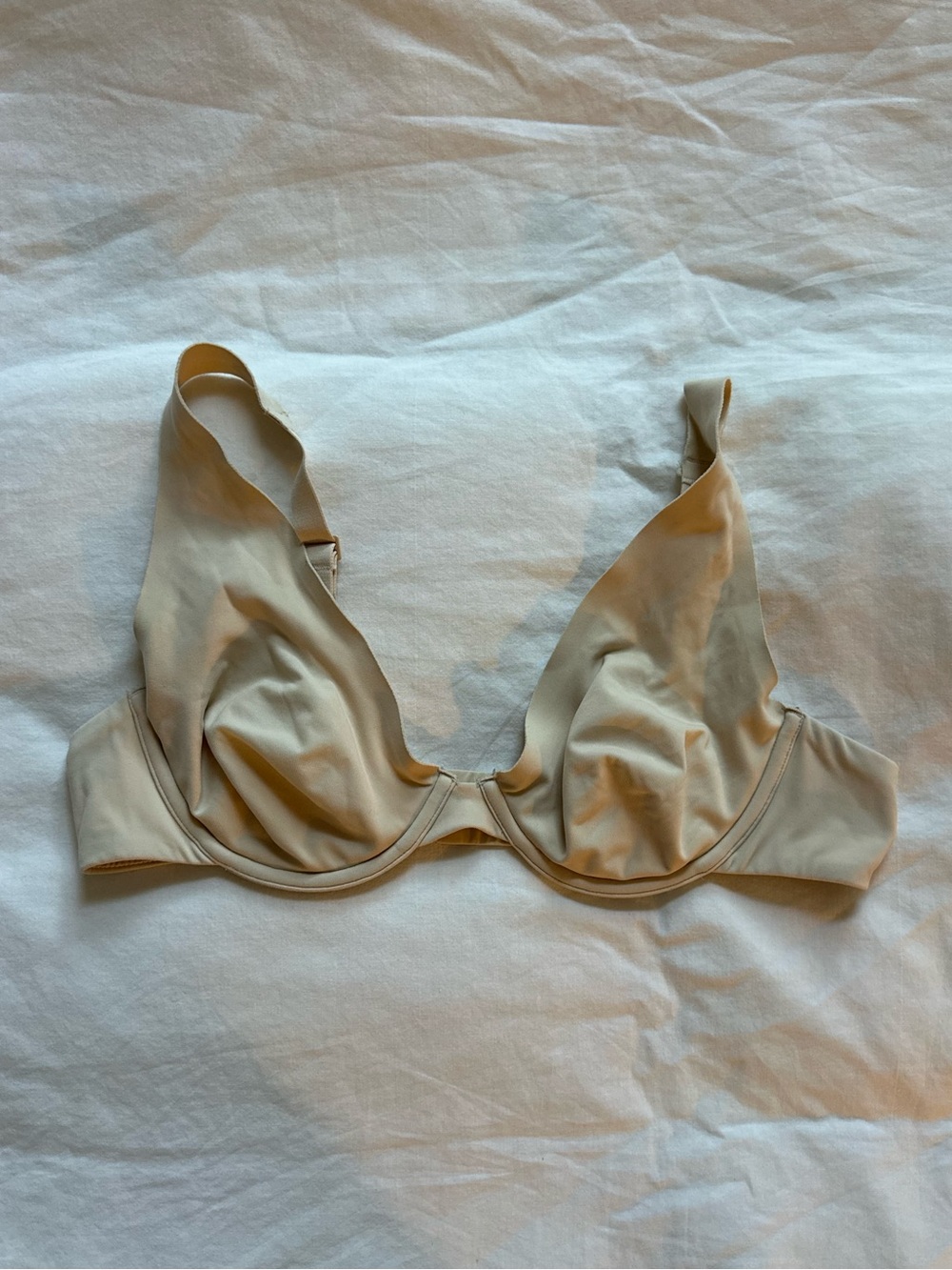 SKIMS Fits Everybody Unlined Apex Plunge Bra in Sand 38a